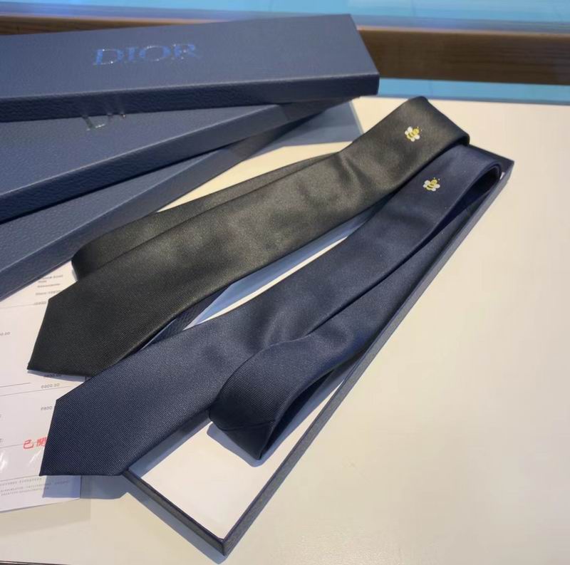 Dior Tie hm06